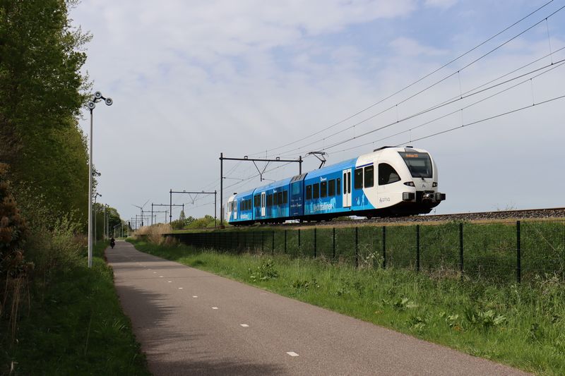 Vechtdallijnen GTW tijdens Koningsdag op de lijn Arnhem - Zevenaar